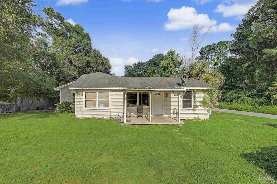 197 Hudson St, Crestview FL 32536 photo 1