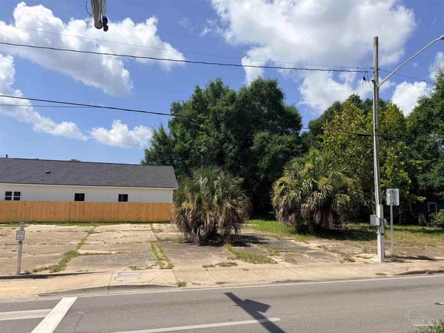 1203 W Cervantes, Pensacola FL 32503 photo 2