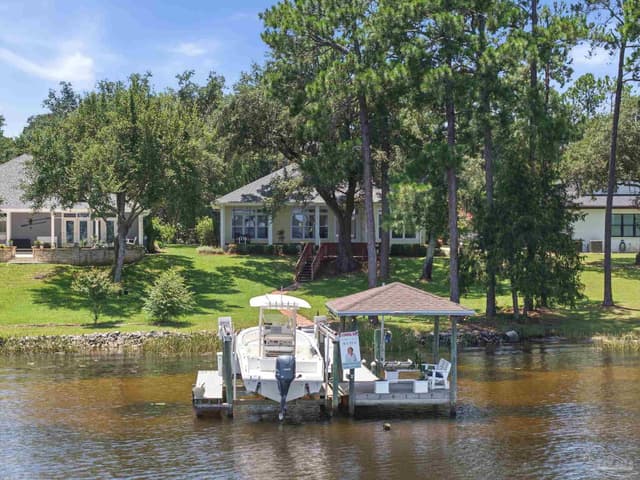 3932 Plantation Cove Ct, Milton FL 32583 photo 3