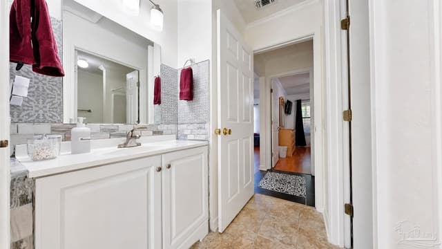 300 Loveland Cir, Pensacola FL 32526 photo 12