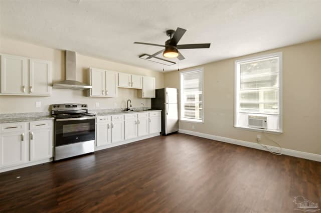1106 Dr Martin Luther King Jr Dr, Pensacola FL 32503 photo 3