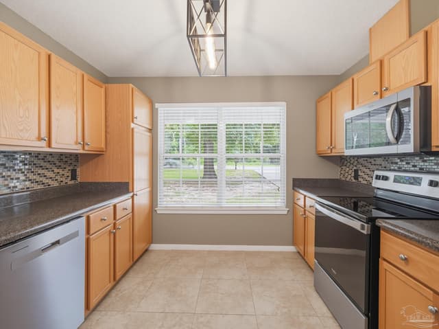 5523 Berryhill Rd, Milton FL 32570 photo 4