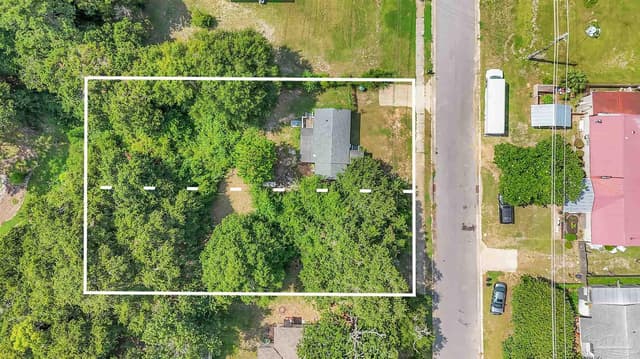 1040 Wayne Ave, Pensacola FL 32507 photo 2