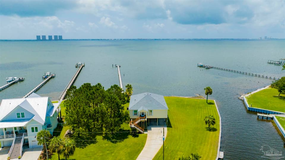 1002 Magnolia Ln, Gulf Breeze FL 32563 photo 1