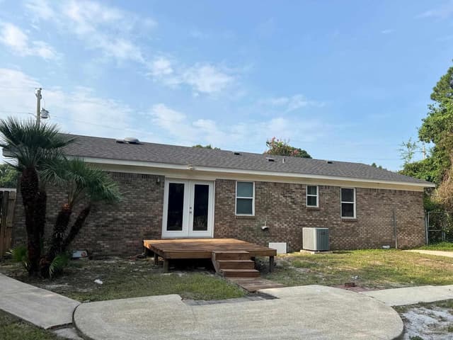 3244 Maplewood Dr, Gulf Breeze FL 32563 photo 2