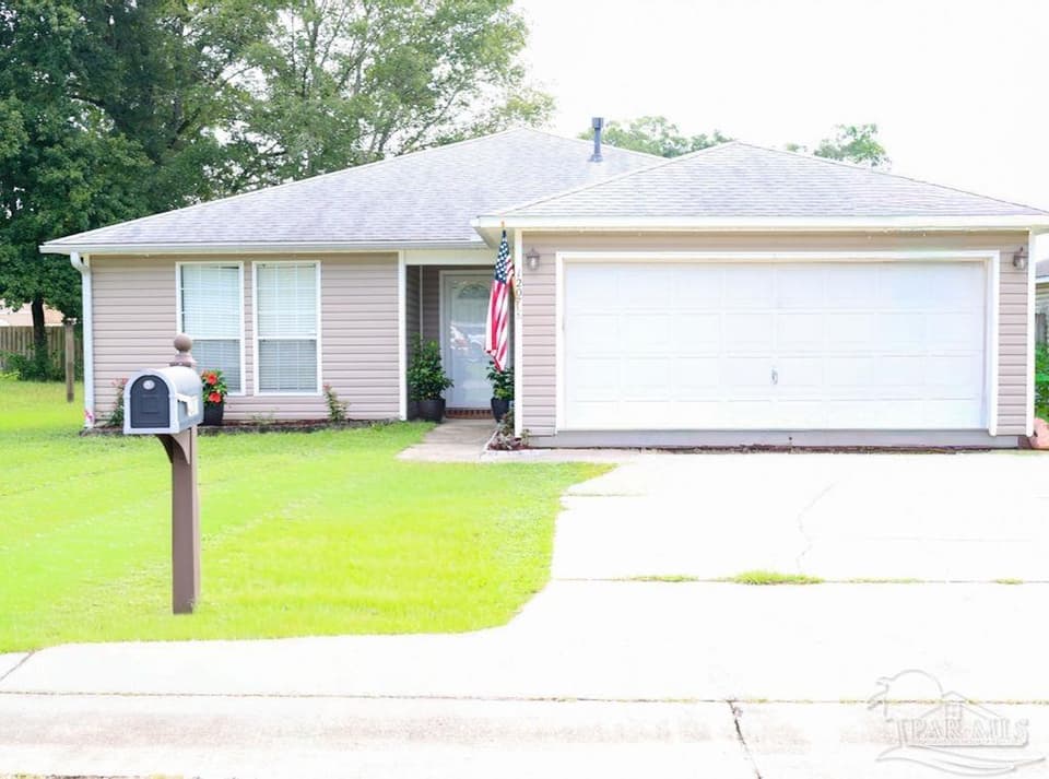 1207 Simpson St, Pensacola FL 32526 photo 1
