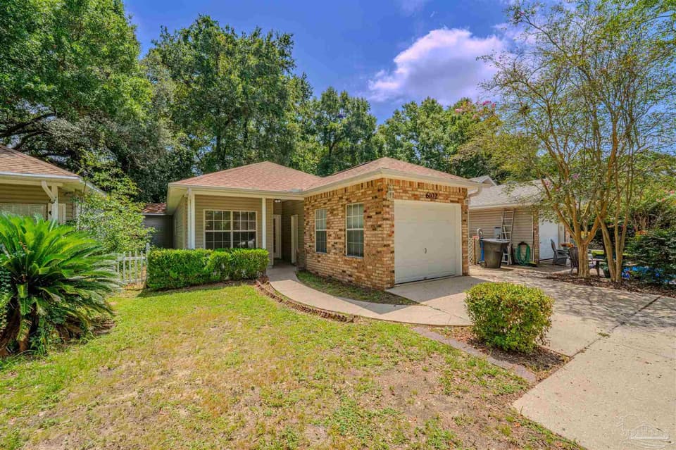 6102 The Oaks Ln, Pensacola FL 32504 photo 1